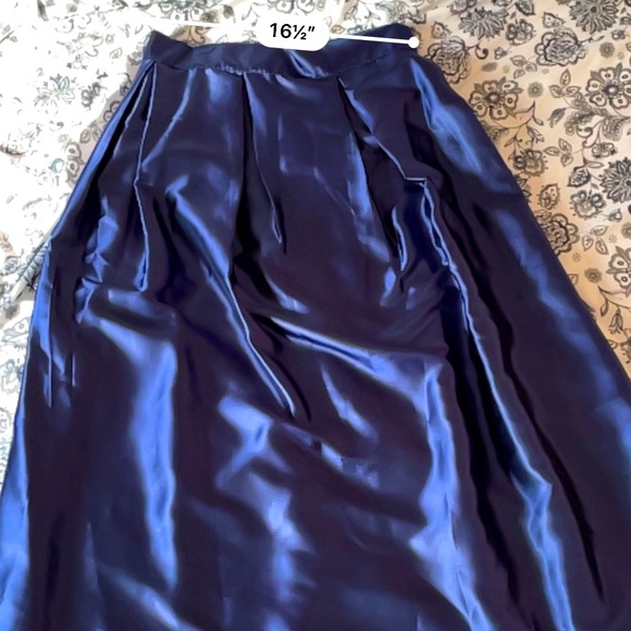 Satin navy pleated maxi skirt - Picture 5 of 5